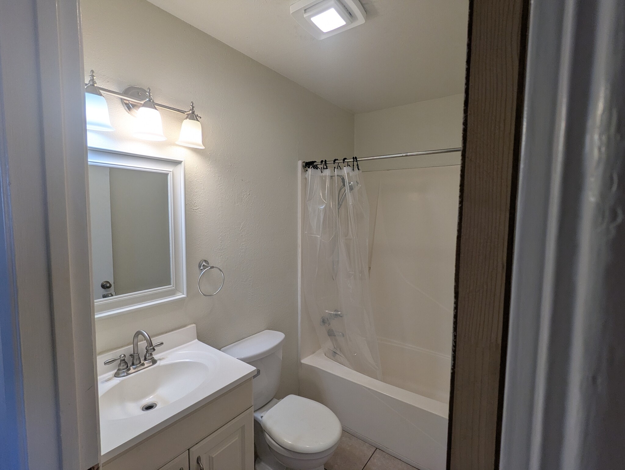 Building Photo - 11213 Chico Rd NE