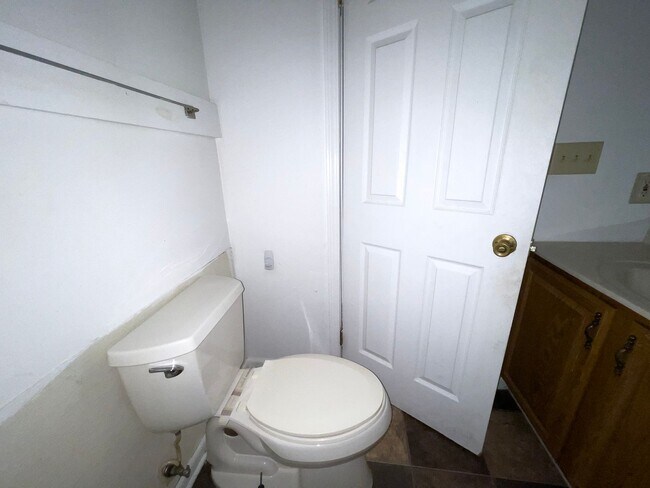 Building Photo - 114 E 8th St