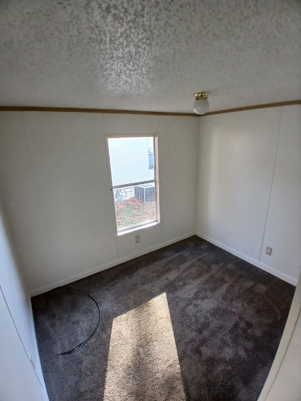 Building Photo - 905 W 37th Ave