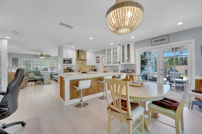 Building Photo - 1708 Sunset Isle Rd