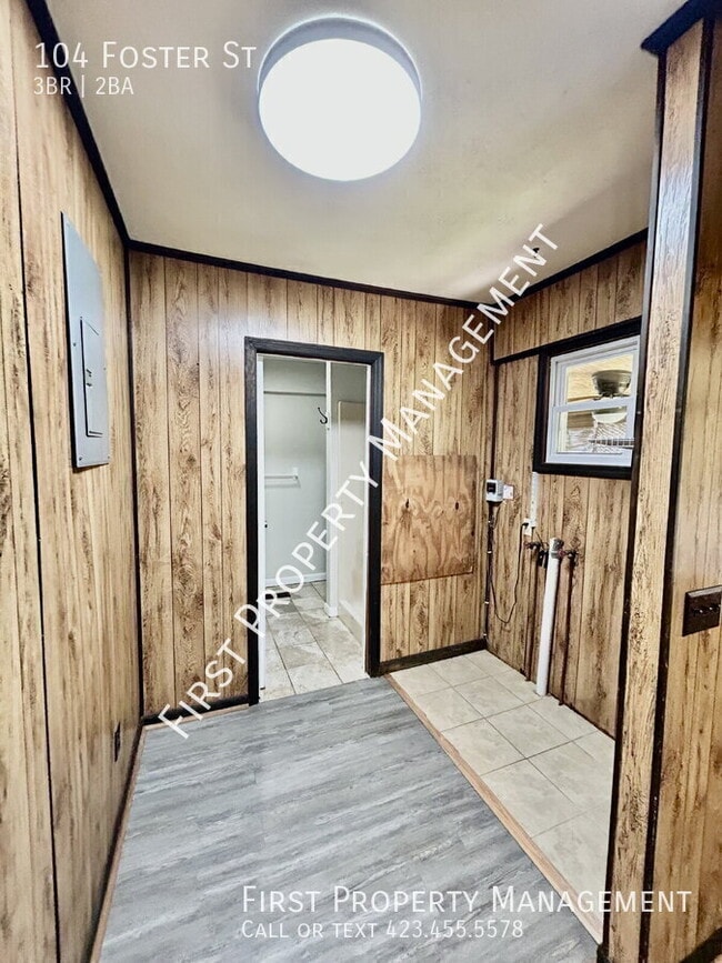 Building Photo - 104 Foster St