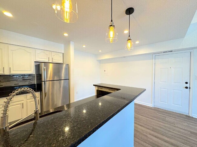 Building Photo - Stunning Top-Floor Penthouse Condo – Loaded with Luxury Upgrades!