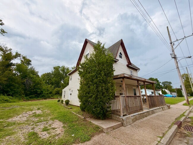 Building Photo - 328 Bailey St