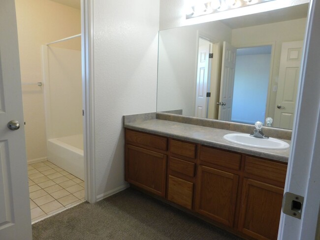 Building Photo - Duplex in Fruita