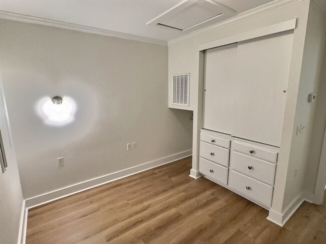 Building Photo - Charming Coastal Cottage in the Heart of Downtown Ocean Springs – Walk to Everything!