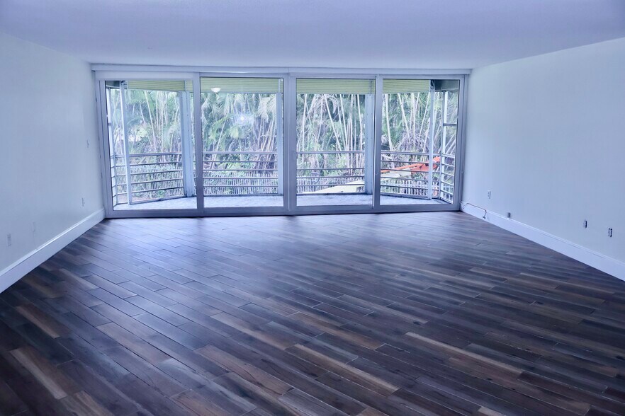 Building Photo - 1351 NE 191st St