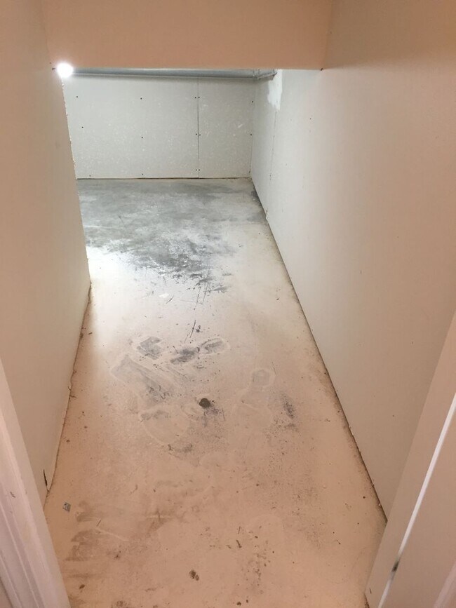 Building Photo - 3 Bed 3 Bath Twin Home