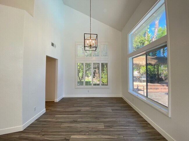 Building Photo - Stunning 4 bedroom Home with a Pool locate...