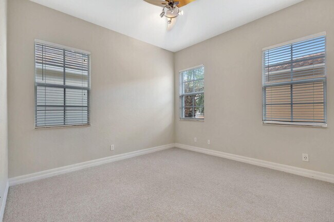 Building Photo - 575 Dakota Dr