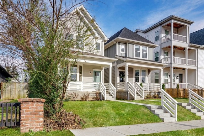 Building Photo - Stunning 3BE/2.5BA in the SHELBY PARK area! Easy DOWNTOWN access!