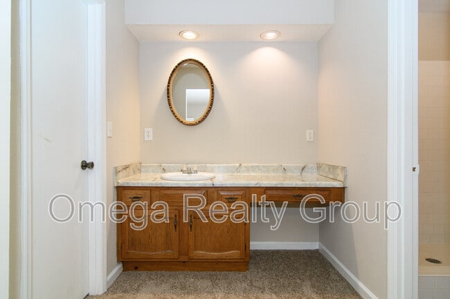 Building Photo - 2404 Glenmore Ct