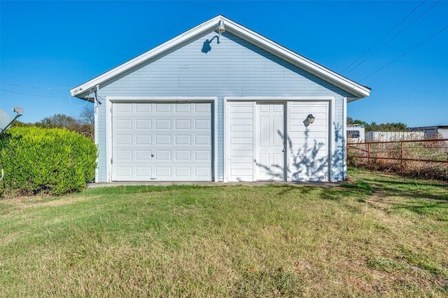 Building Photo - 3275 FM428