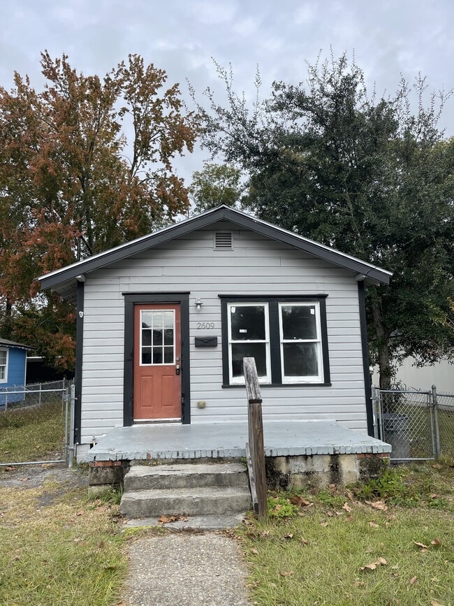 Building Photo - 2609 Lowell Ave