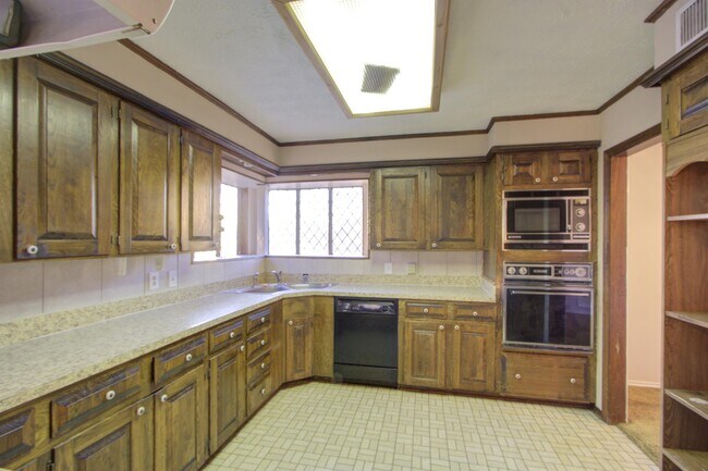 Building Photo - 7890 Blackman Ferry Rd