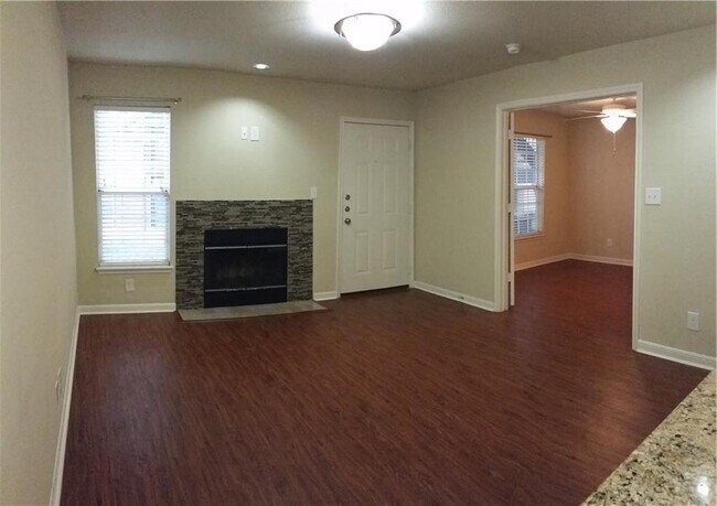 Building Photo - 7685 Northcross Dr