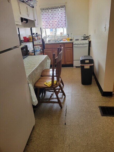 kitchen - 16 Melba Pl