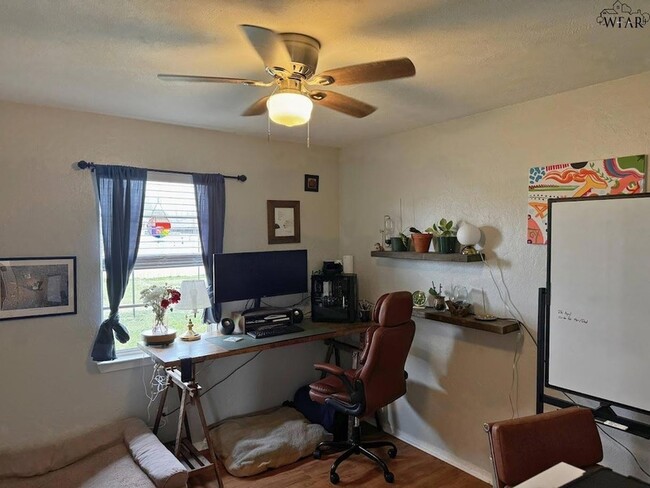 Building Photo - 2119 Selma Dr