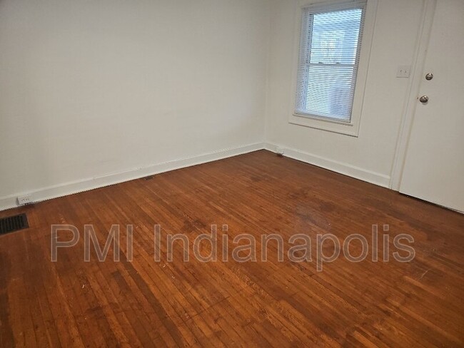 Building Photo - 1305 36th St