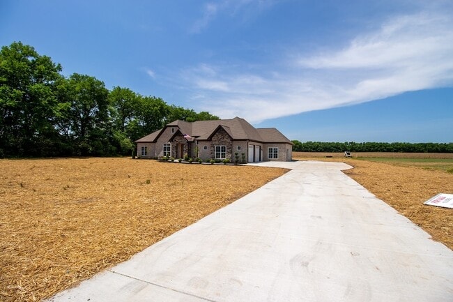 Building Photo - 935 S Cross Bridges Rd