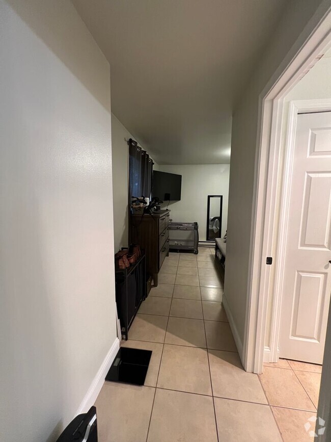 Building Photo - Welcome to Renton Ridge, 3 bed 2 bath with...