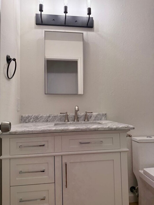 Building Photo - Newly remodeled single story home walking ...