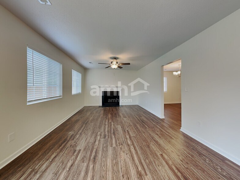 Building Photo - 712 Townsend Farm Dr