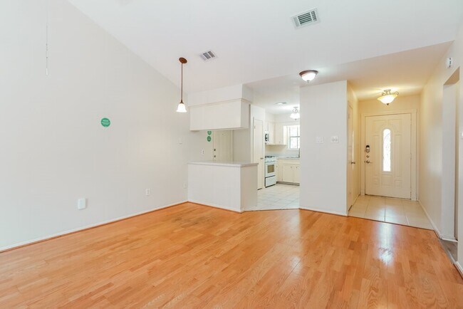 Building Photo - 84 Fallshire Dr