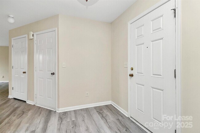Building Photo - 1445 Laraway Ct NW