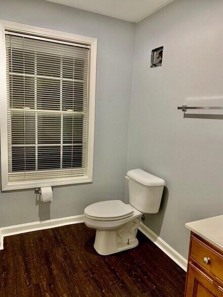 Building Photo - 857 Malabu Dr