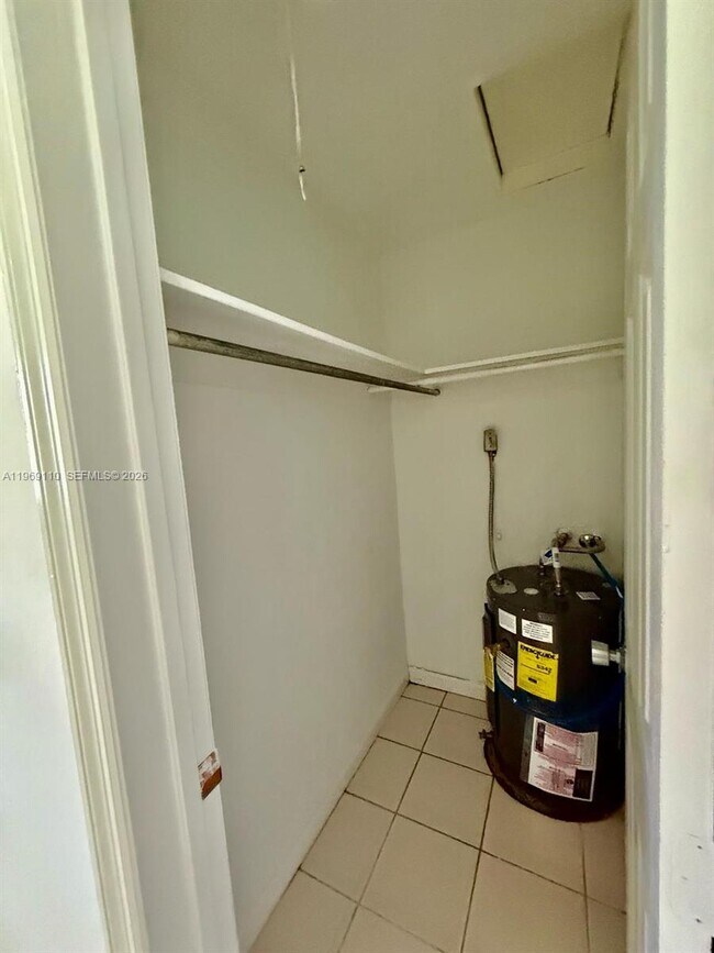 Building Photo - 1240 NE 12th Ave