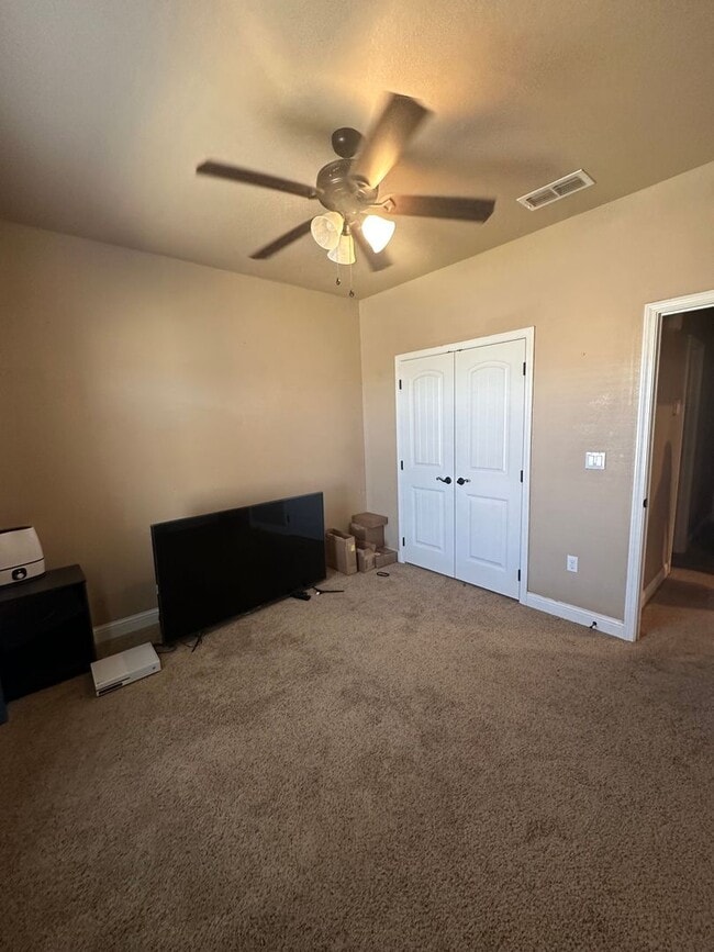 Building Photo - Stunning 4 Bed 2 Bath Home! Parkview Schoo...