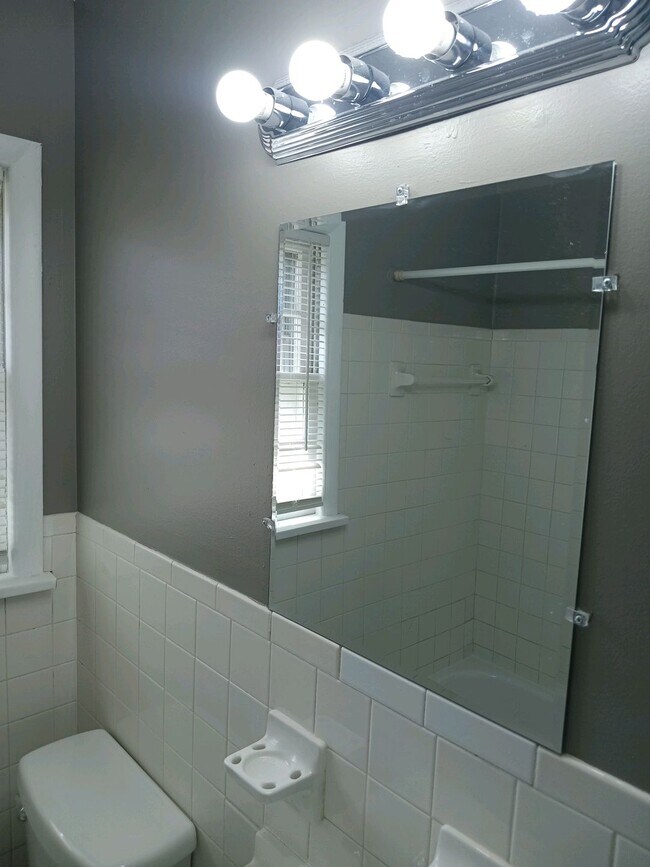 Building Photo - 4113 La Salle Ave