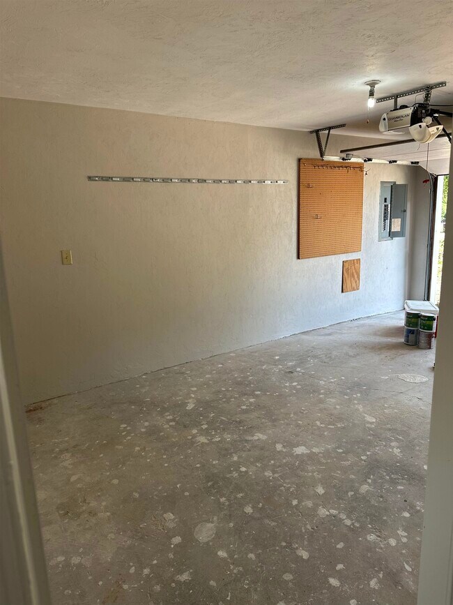 Building Photo - 2395 Claremont Ln