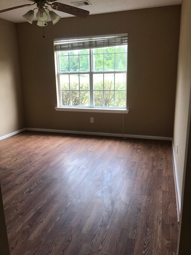 Building Photo - 814 King Arthur Dr