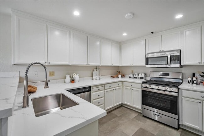Building Photo - 1308 Danberry Ln