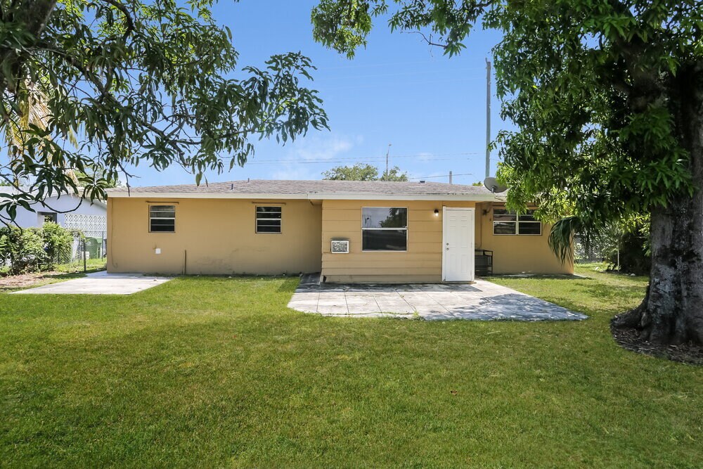 Building Photo - 1181 NW 19th St