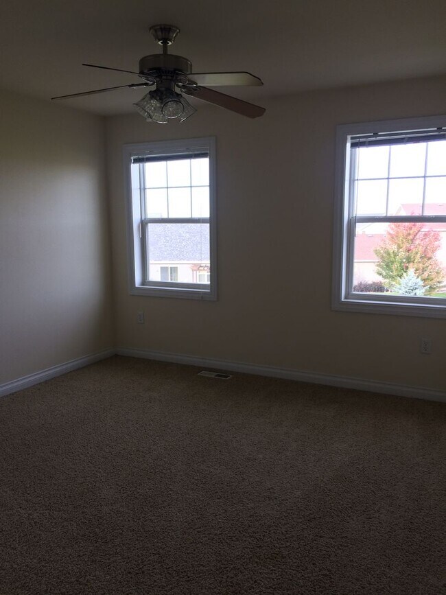 Building Photo - Fantastic 2-Bedroom, 1 3/4-bathroom, 2-car...