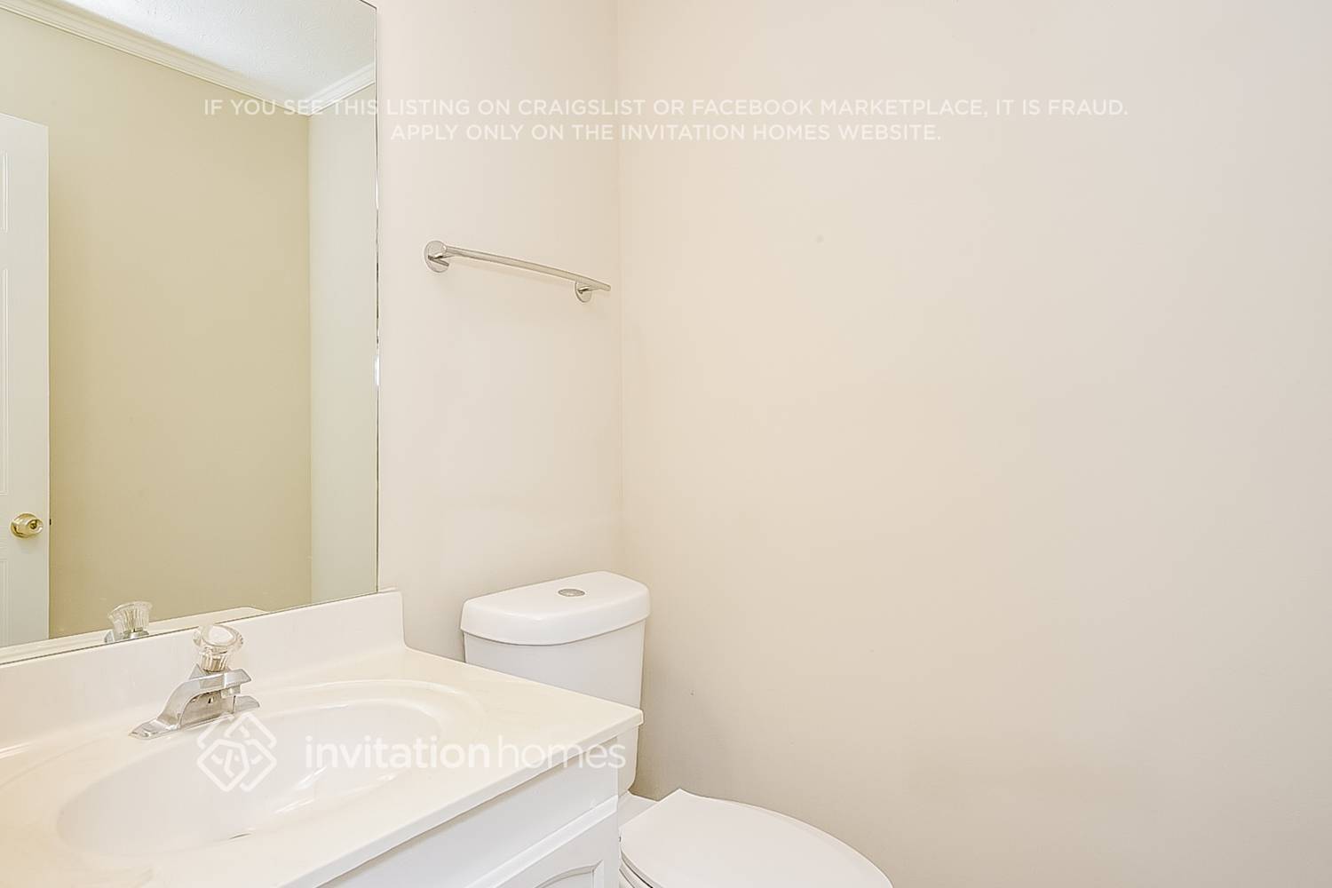 Building Photo - 2640 Woodside Dr