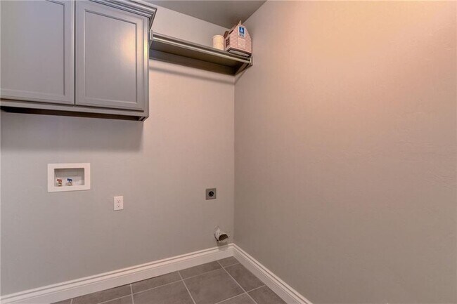 Building Photo - 17617 Hampton Park Dr