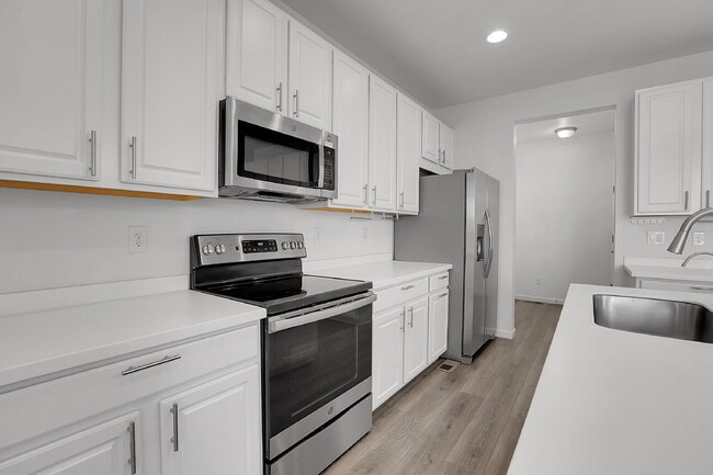 Building Photo - $2,995.95,  4-bed, 3.5-bath, located in Aurora with beautiful finishes.