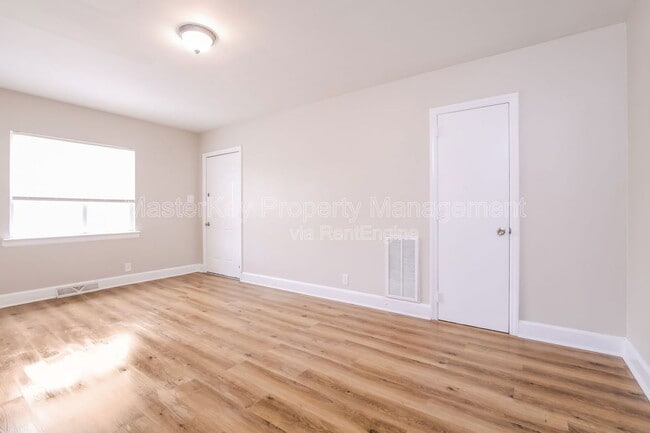 Building Photo - 208 E Geer St