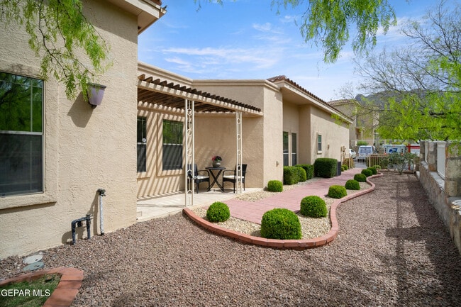Building Photo - 5939 Bandolero Dr