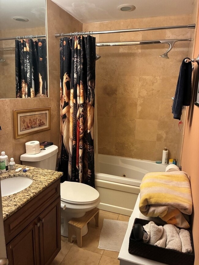 Building Photo - 1531 W Hollywood Ave