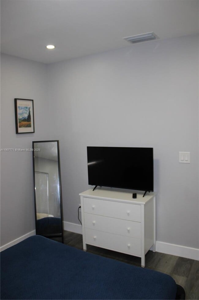 Building Photo - 1016 State St