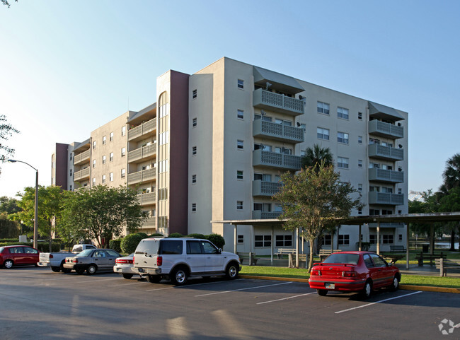 Building Photo - Lorna Doone Apartments