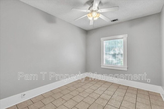 Building Photo - 527 E 38th St