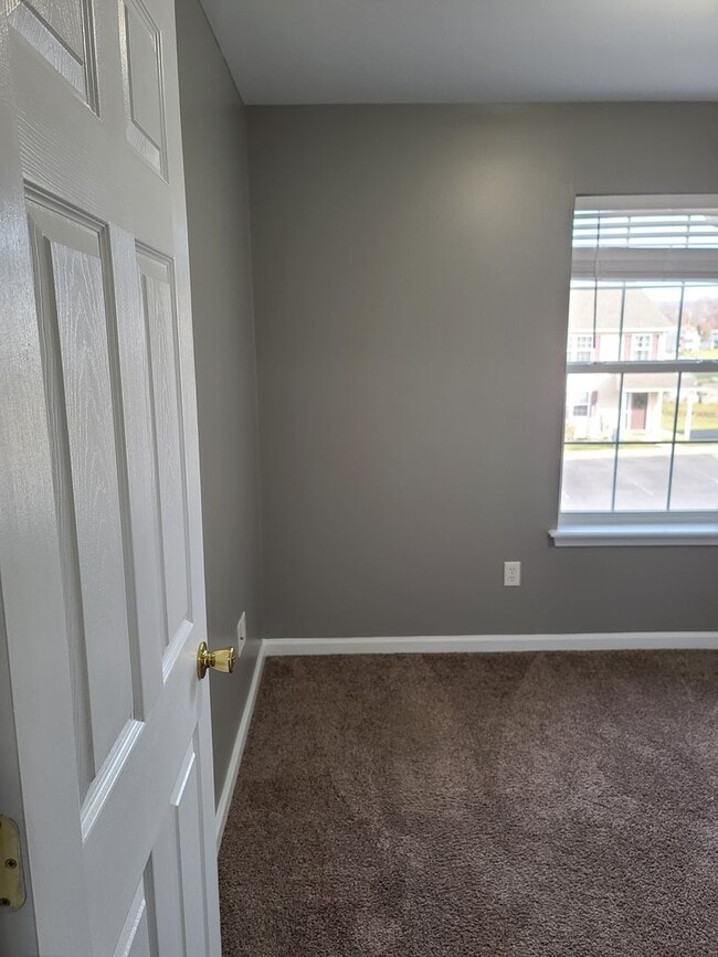 Building Photo - 3 Bedroom Townhome for Rent in Waynesboro