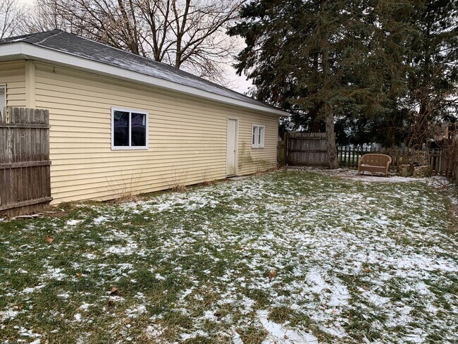 Building Photo - Three Bedroom Home in Northeast Grand Rapids