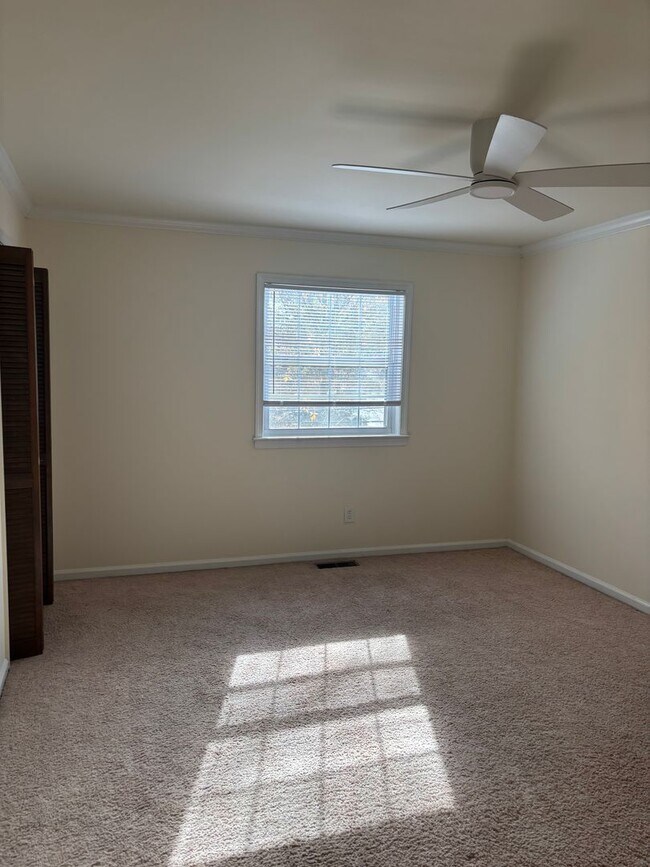 Building Photo - New Listing - Available Now!