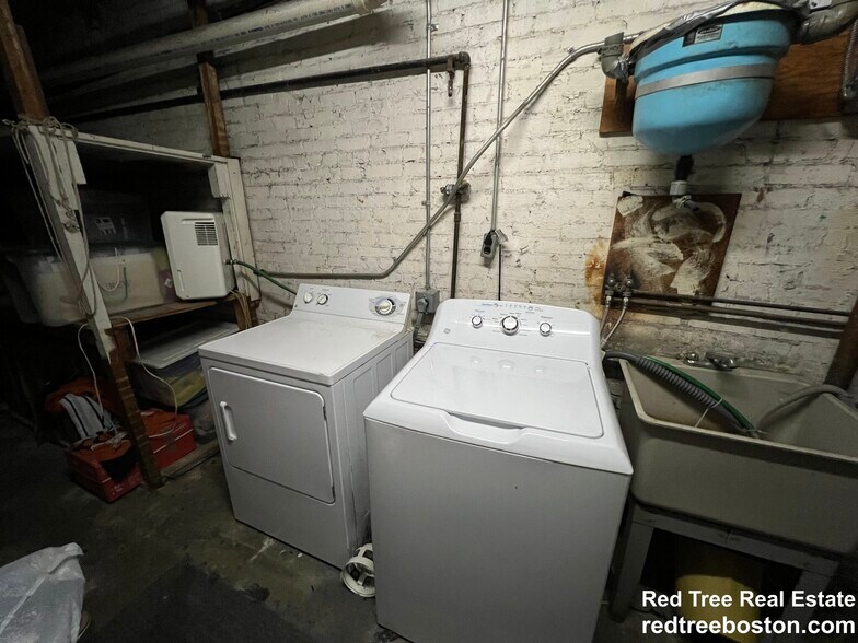 Building Photo - 1712 Beacon St